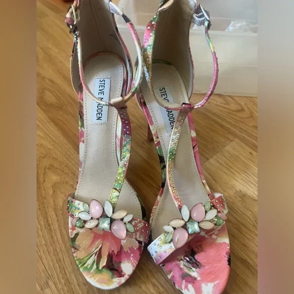 Steve Madden Shawna Floral - Picture 1 of 6